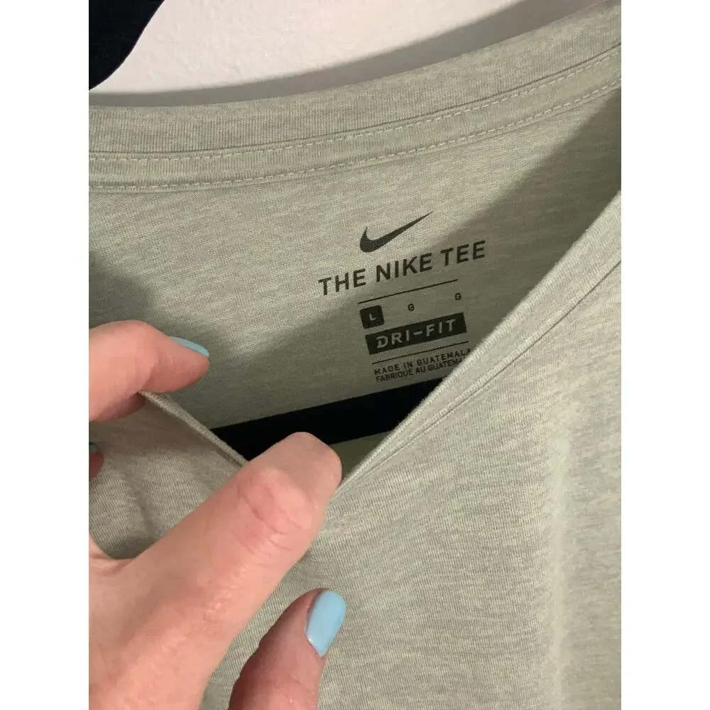 Nike Men's Light Grey‎ Dri Fit Tee size large